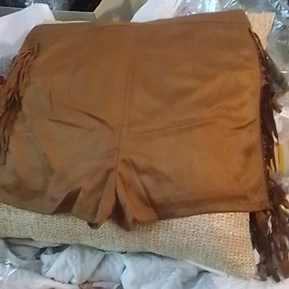 Shorts - Picture 3 of 5